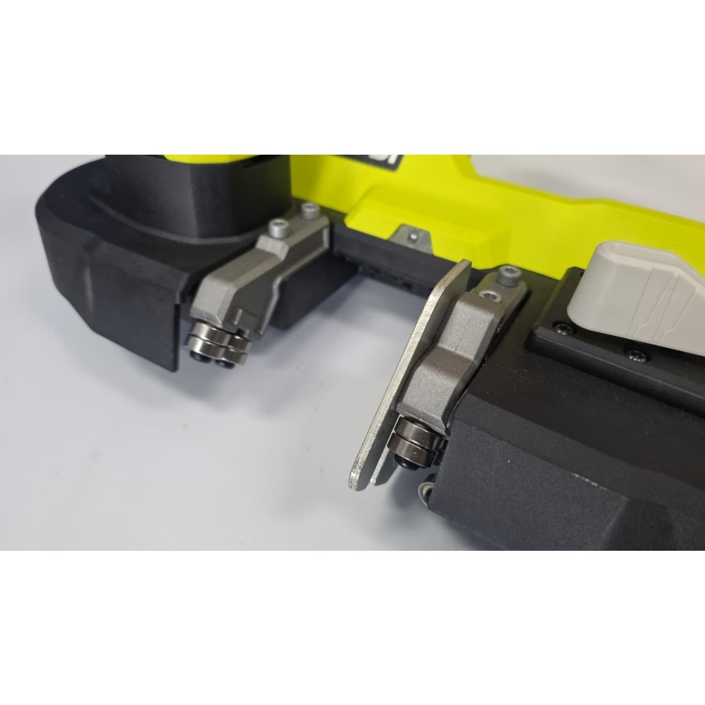 Ryobi ONE+ 18V 2-1/2" Heavy-Duty Compact Band Saw Metal Wood Plastic P590