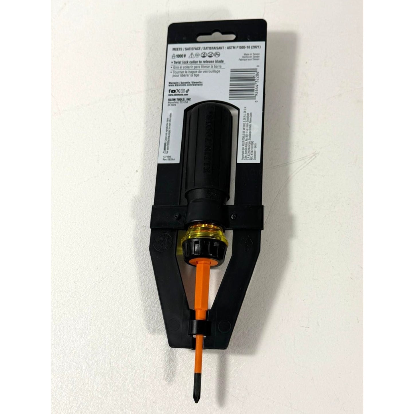 Klein Tools 32286 Insulated Screwdriver, 2-in-1 Screwdriver Set with Flip Blade