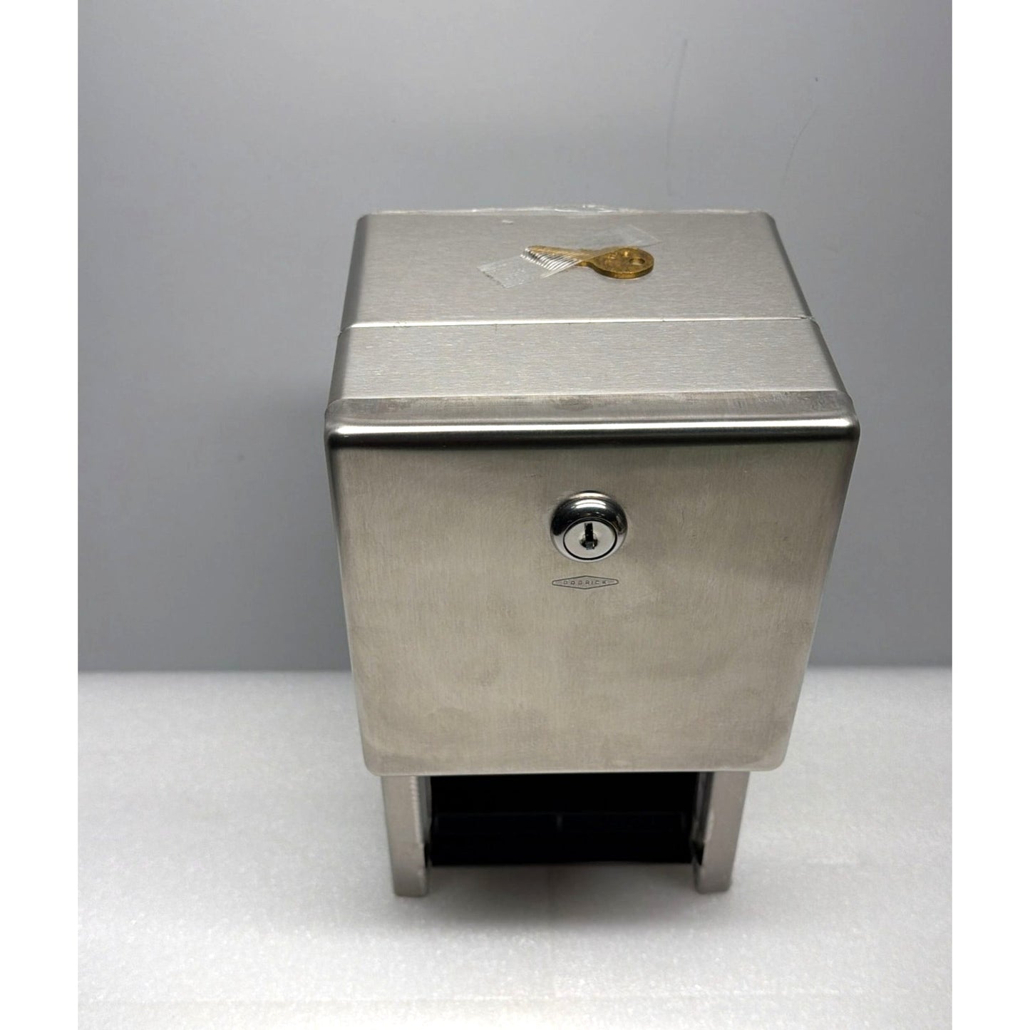 Bobrick Classic B-2888 Multi-Roll Toilet Tissue Dispenser Lock & Key. New