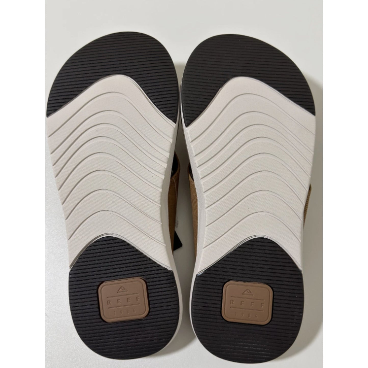 reef flip flops mens 9 CJ4048