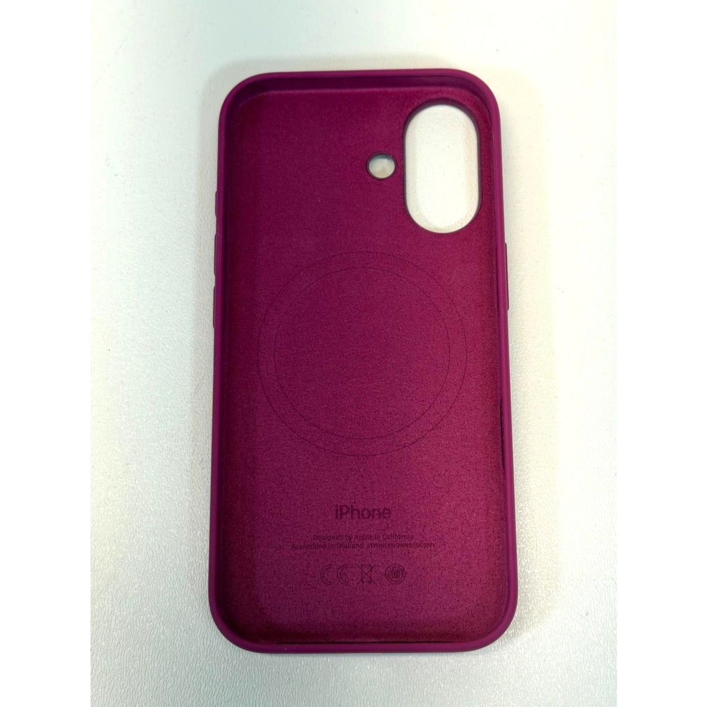 Apple iPhone 16 Silicone Case with MagSafe and Camera Control Fuchsia