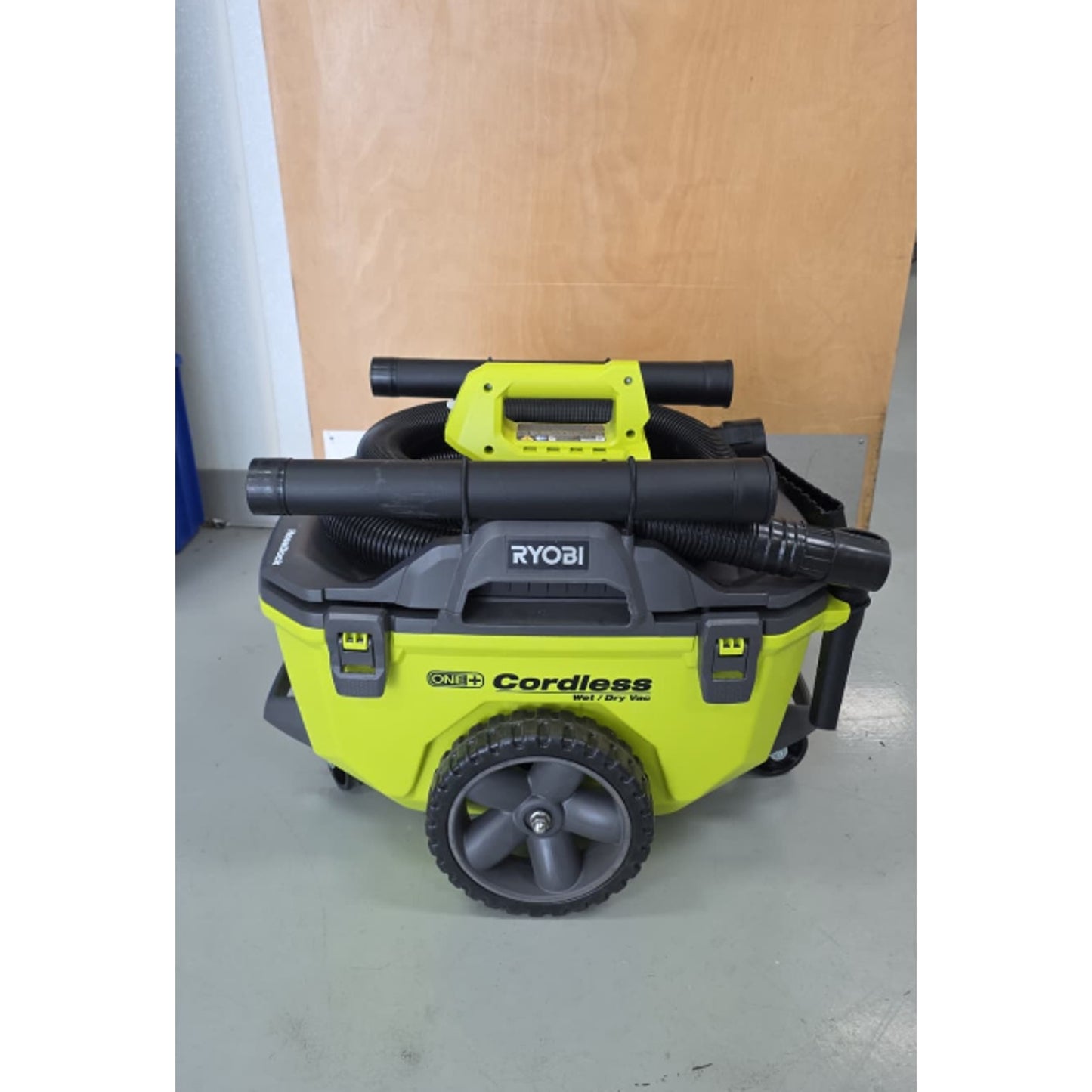 Ryobi P770 18V 6 Gal. Cordless Wet/Dry Vacuum