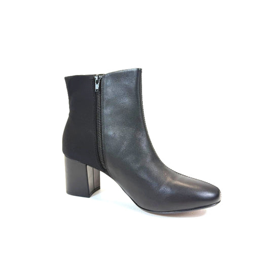 Clarks Women's Black Chantelle Stone Fashion Boot Size 9