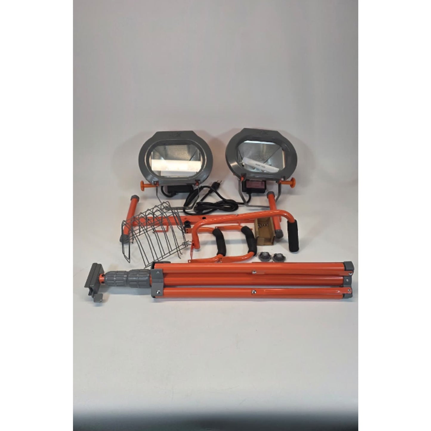HDX Dual Light Head 1200-Watt Halogen Tripod Work Light with Extended Tripod