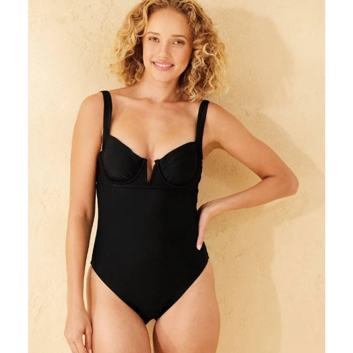 Women's High Leg Medium Coverage Underwire One Piece Swimsuit - Shade & Shore XS