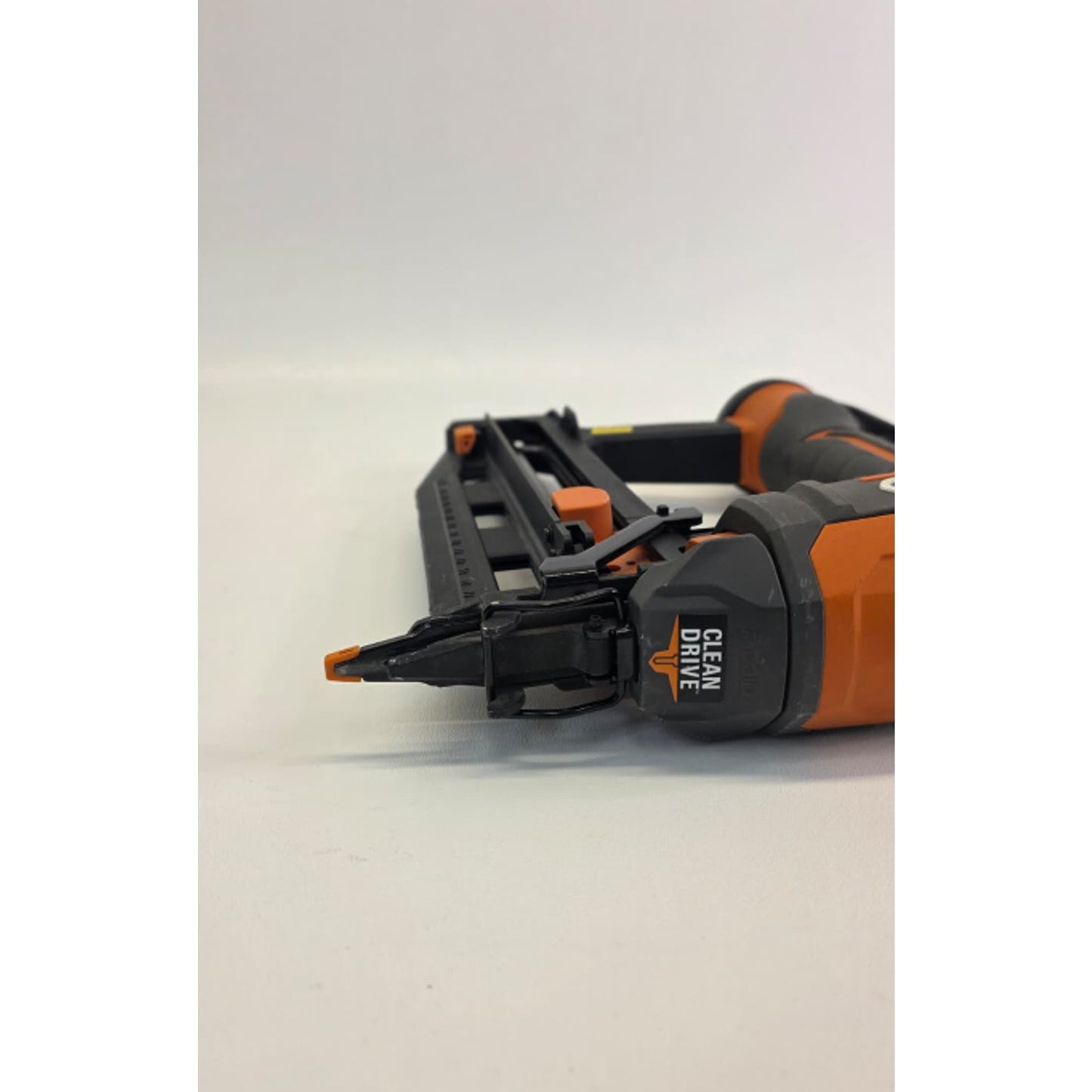 RIDGID R250SFF3 Pneumatic 16Gauge 2-1/2" Straight Finish Nailer