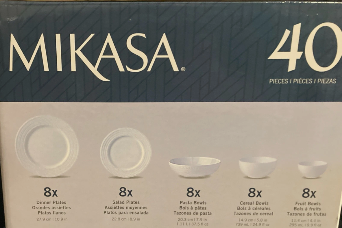 Mikasa Nellie Chip Resistant Bone China 40 Pieces Serves 8. New