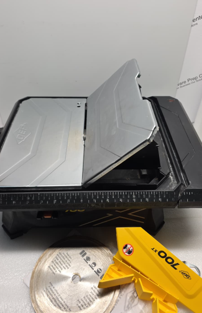 700XT 3/4 HP Wet Tile Saw with 7 in. Blade and Table Extension