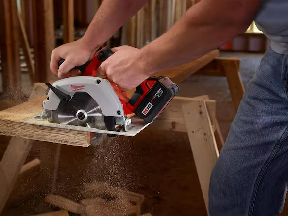 Milwaukee M18 18V Lithium-Ion Cordless 6-1/2 in. Circular Saw (Tool-Only)