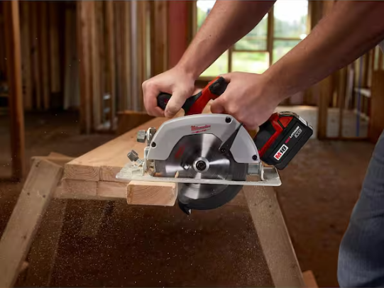 Milwaukee M18 18V Lithium-Ion Cordless 6-1/2 in. Circular Saw (Tool-Only)