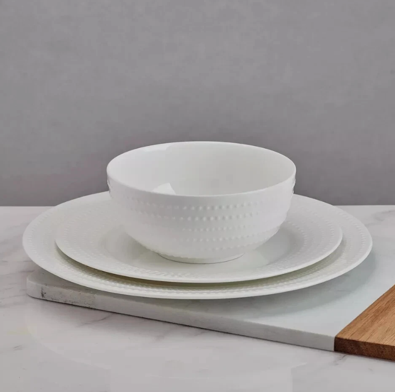 Mikasa Nellie Chip Resistant Bone China 40 Pieces Serves 8. New