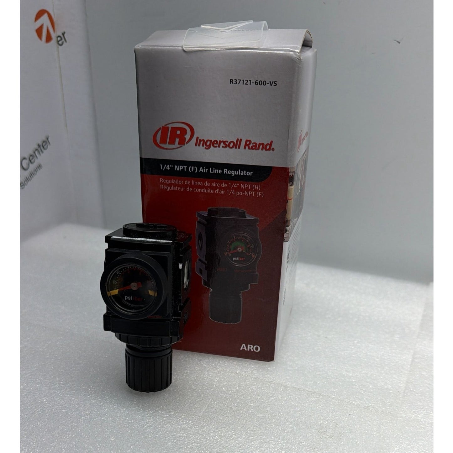 ARO R37121-600-VS Air Regulator 1/4" NPT, w/ Gauge - 250 psi Max Inlet.