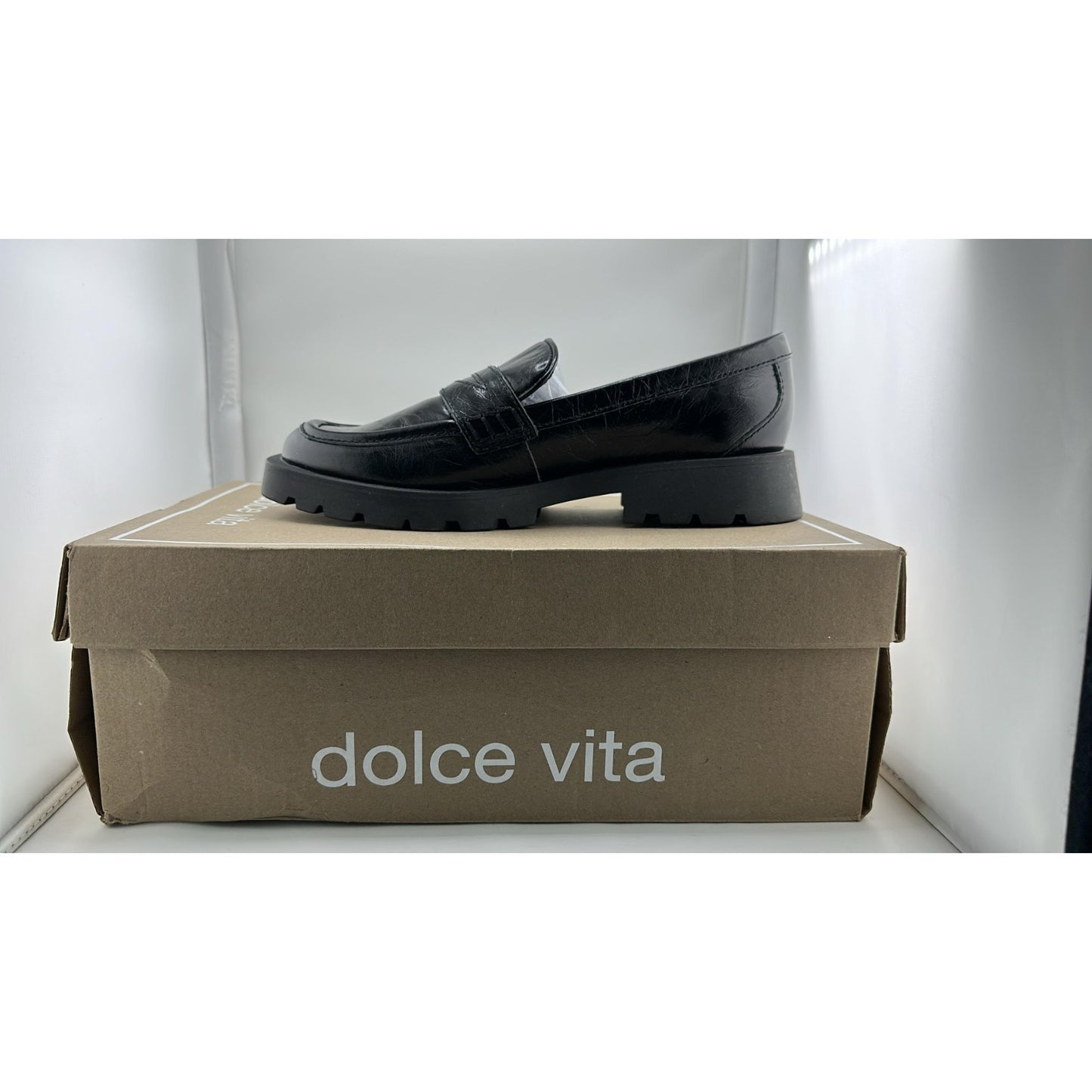Dolce Vita Women's Elias Lugged Sole Raised Square Toe Loafer, Black Size 7.5M