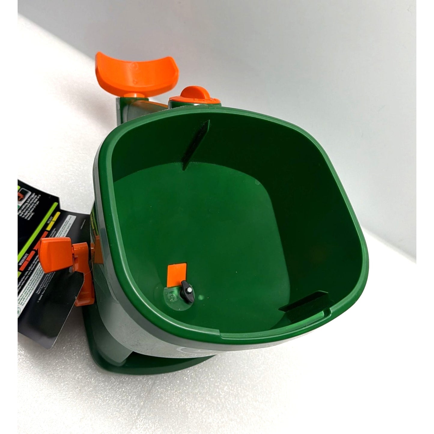 Hand-Powered Spreader for Grass Seed, Fertilizer, Salt, Ice Melt, Handheld